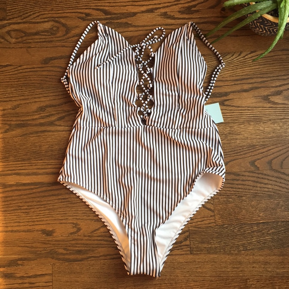 Cupshe one piece swimsuit, black & white